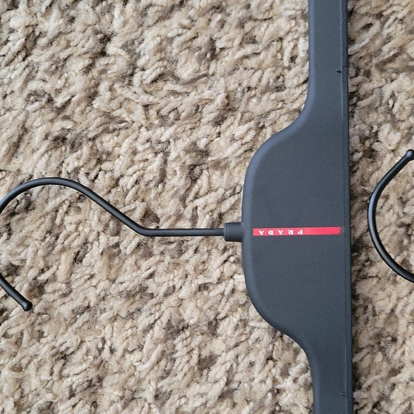 Prada hangers - Picture 2 of 3